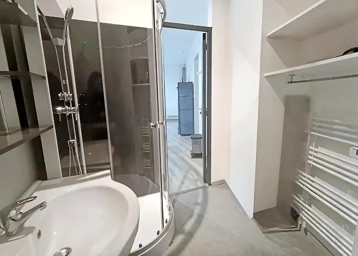 1, Rdc De 25m2, Climatisé Dans Un Immeuble Au Charme Historique Apartamento